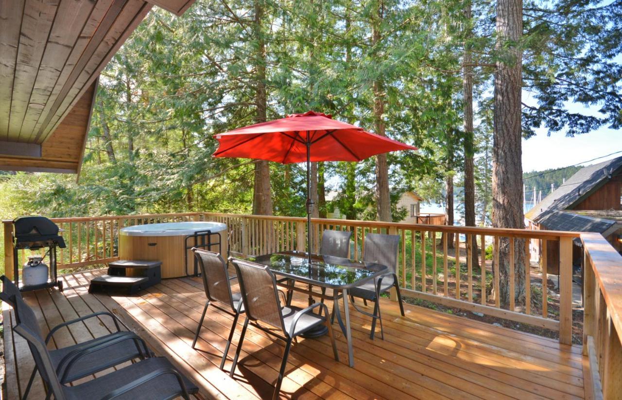 Pender Harbour Resort&Marina Garden Bay Exterior foto
